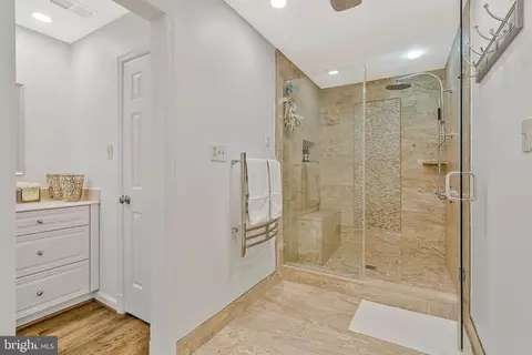 Bath - 6280 Dunaway Ct, Mclean, VA 22101 photo 2 of 6