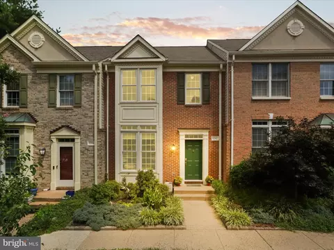 11762 Valley Ridge Cir, Fairfax, VA 22033