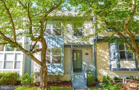 9626 Pierrpont St, Burke, VA 22015