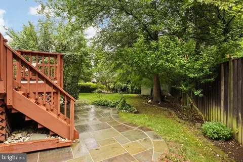 Exterior - 1515 Cedar Ave, Mclean, VA 22101 photo 5 of 10