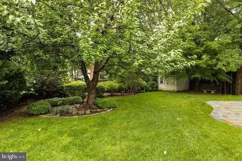 Exterior - 1515 Cedar Ave, Mclean, VA 22101 photo 7 of 10