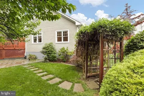 Exterior - 1515 Cedar Ave, Mclean, VA 22101 photo 8 of 10