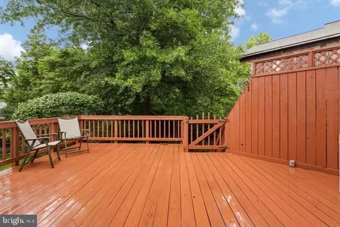 Exterior - 1515 Cedar Ave, Mclean, VA 22101 photo 3 of 10