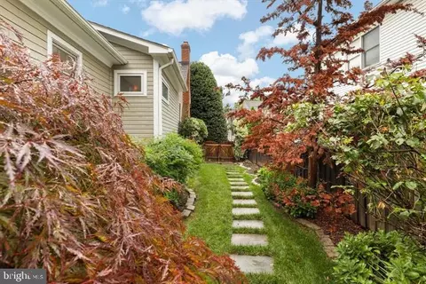 Exterior - 1515 Cedar Ave, Mclean, VA 22101 photo 9 of 10