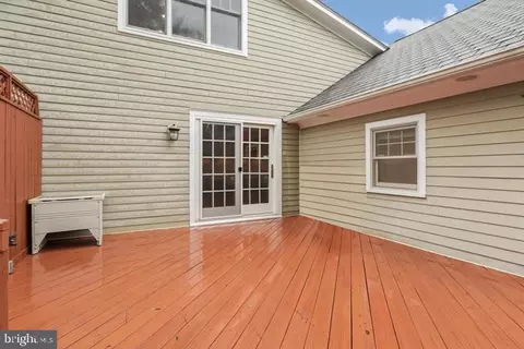 Exterior - 1515 Cedar Ave, Mclean, VA 22101 photo 4 of 10