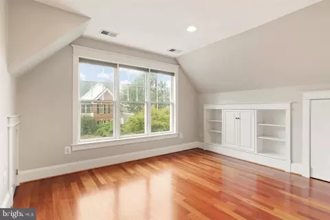 Bedroom - 1515 Cedar Ave, Mclean, VA 22101 photo 2 of 2