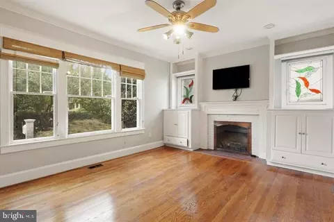 Living - 1515 Cedar Ave, Mclean, VA 22101 photo 4 of 4