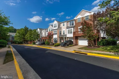 4311 Chariot Ct #122, Fairfax, VA 22030