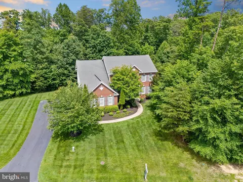 9053 John Sutherland Ln, Lorton, VA 22079