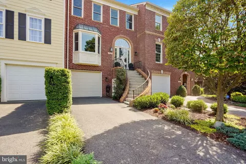 6840 Mclean Province Cir, Falls Church, VA 22043