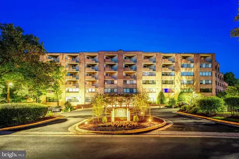 1951 Sagewood Ln #403, Reston, VA 20191