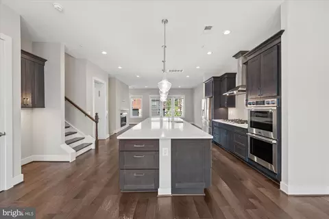 129 Market Sq NW #2, Vienna, VA 22180