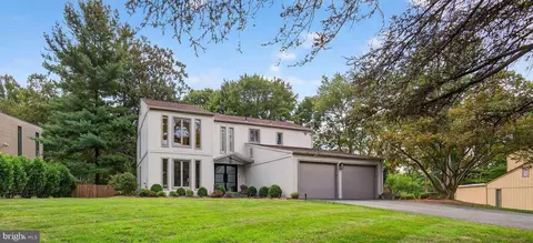 1407 Wolftrap Run Rd, Vienna, VA 22182