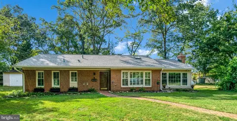 6425 Montrose St, Alexandria, VA 22312