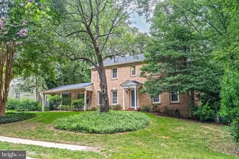 9260 Eljames Dr, Fairfax, VA 22032