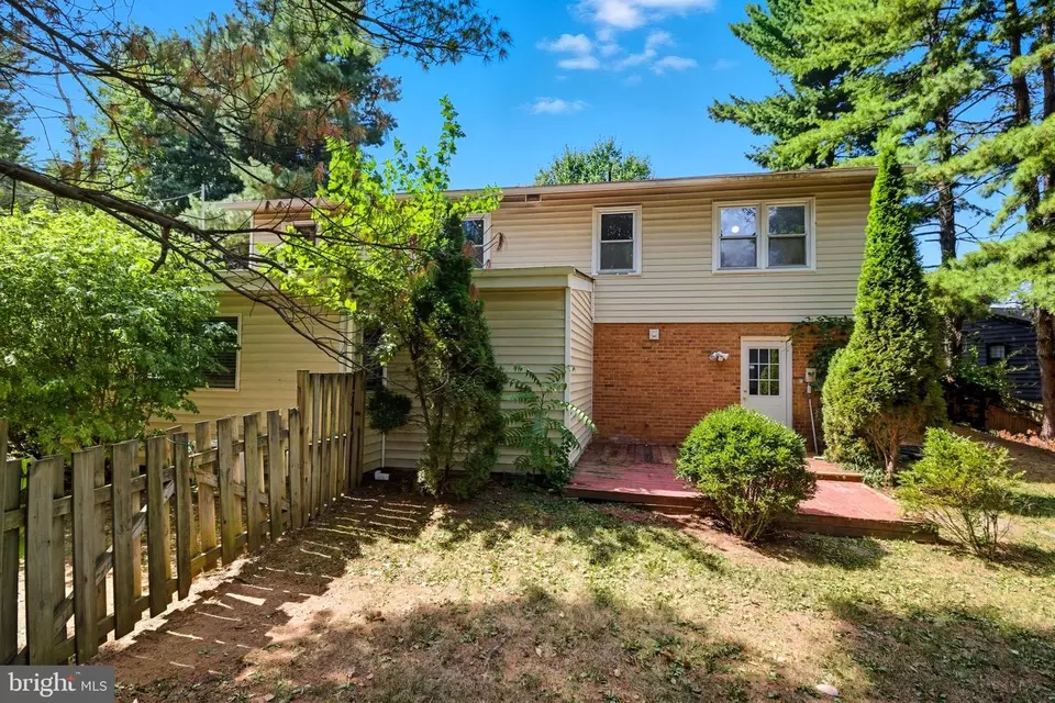 Exterior - 838 Colvin Ct, Herndon, VA 20170 photo 8 of 11