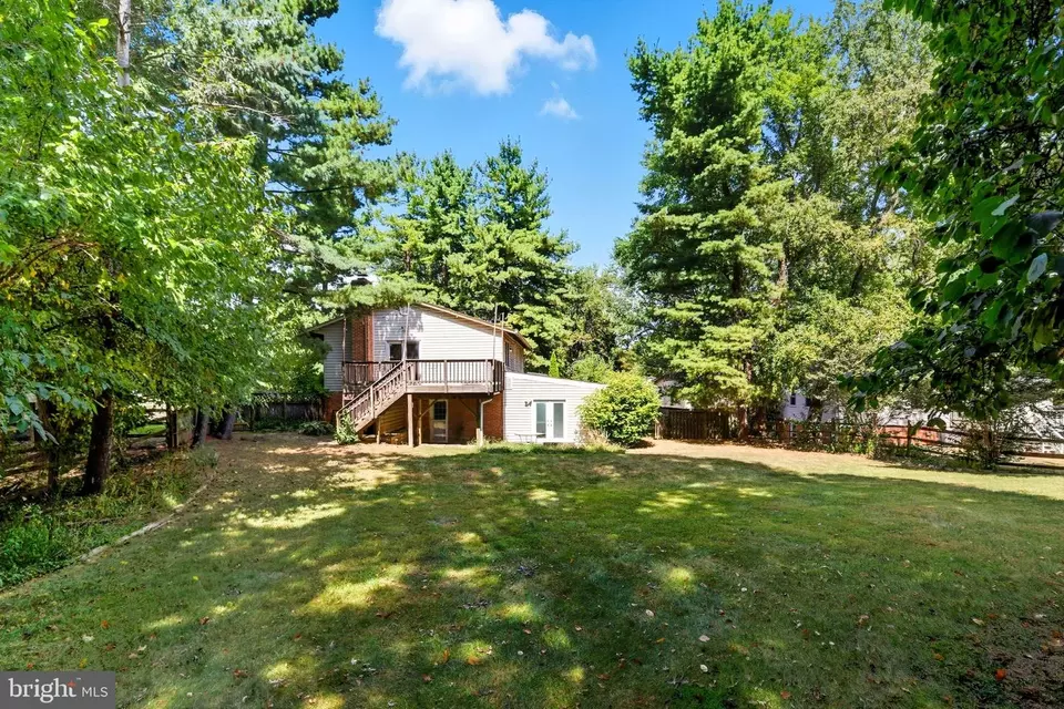 Exterior - 838 Colvin Ct, Herndon, VA 20170 photo 5 of 11