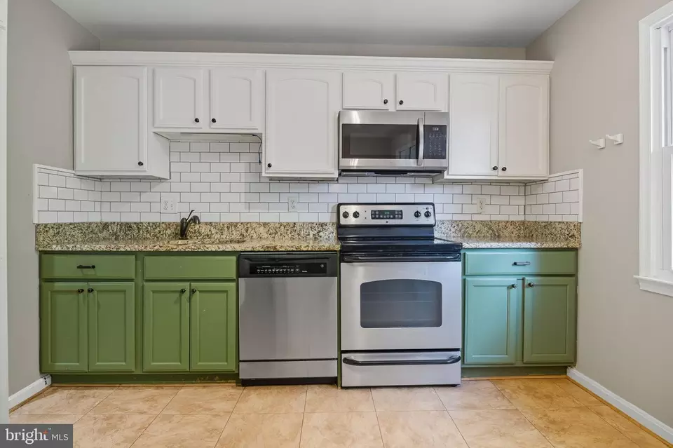 Kitchen - 838 Colvin Ct, Herndon, VA 20170 photo 3 of 3