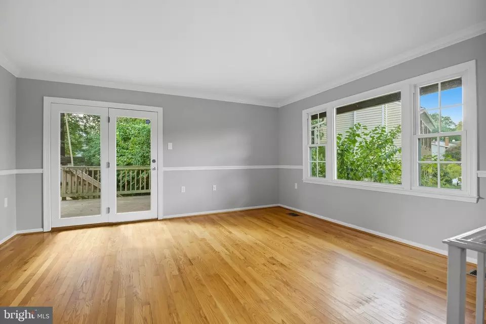 Living - 838 Colvin Ct, Herndon, VA 20170 photo 1 of 7