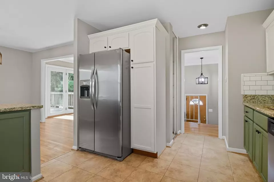 Entry Way - 838 Colvin Ct, Herndon, VA 20170 photo 2 of 5