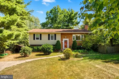 Exterior - 838 Colvin Ct, Herndon, VA 20170 photo 1 of 11
