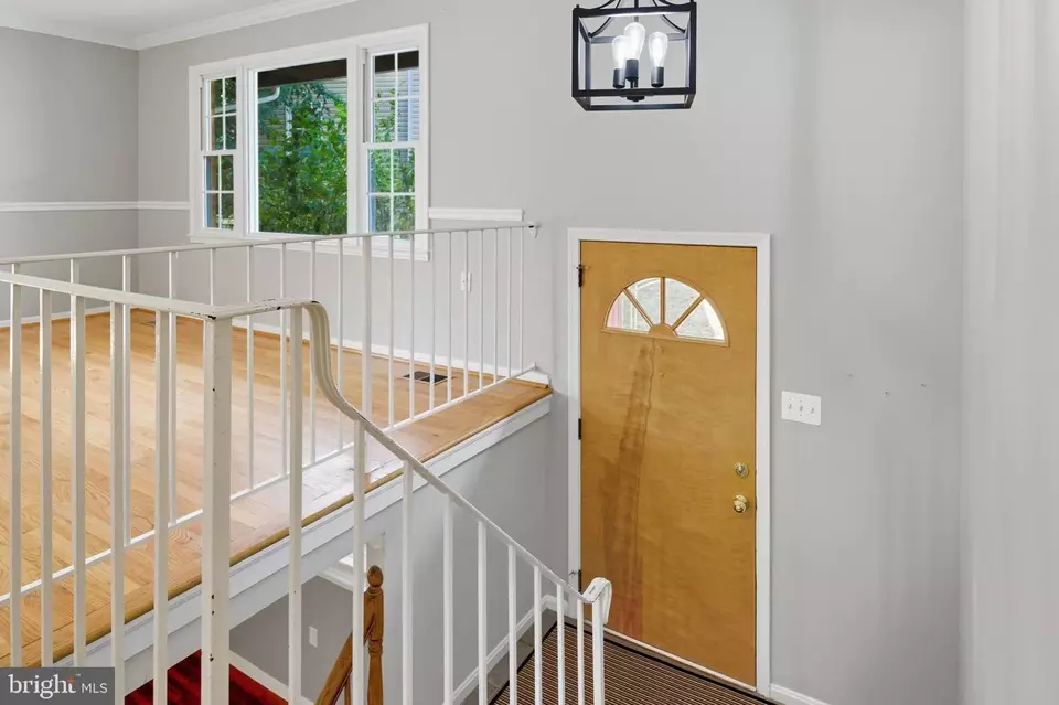 Entry Way - 838 Colvin Ct, Herndon, VA 20170 photo 3 of 5