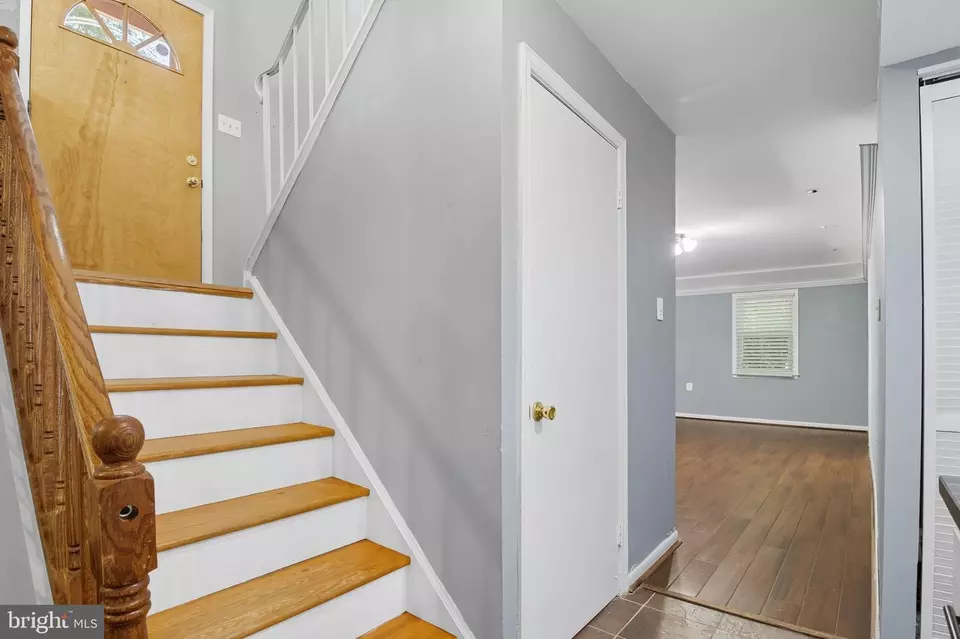 Entry Way - 838 Colvin Ct, Herndon, VA 20170 photo 5 of 5