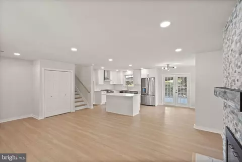 Living - 5803 Hanover Ave, Springfield, VA 22150 photo 4 of 5
