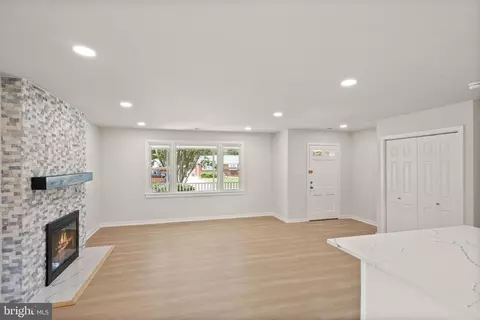Living - 5803 Hanover Ave, Springfield, VA 22150 photo 2 of 5