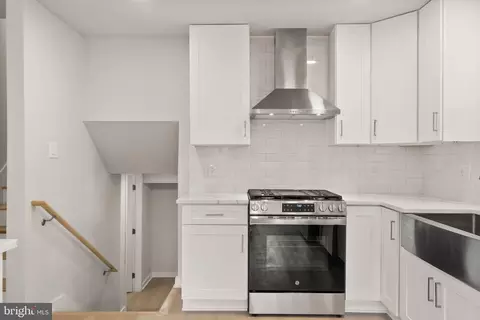 Entry Way - 5803 Hanover Ave, Springfield, VA 22150 photo 1 of 8