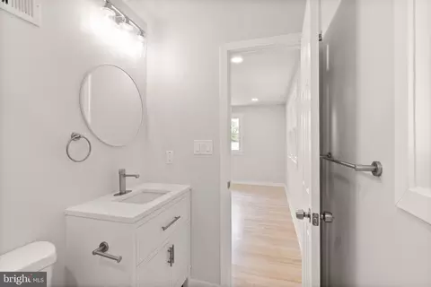 Entry Way - 5803 Hanover Ave, Springfield, VA 22150 photo 5 of 8