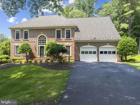 11102 Bowen Ave, Great Falls, VA 22066
