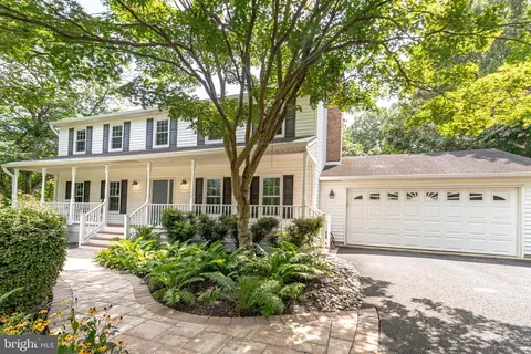 10329 Zion Dr, Fairfax, VA 22032