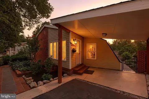 5511 Gwyn Pl, Alexandria, VA 22312