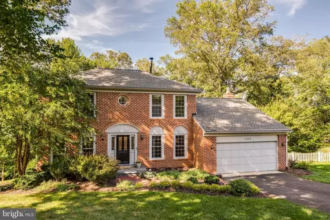 1374 Carpers Farm Way, Vienna, VA 22182