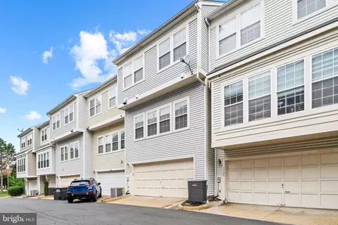 4090 Fountainside Ln, Fairfax, VA 22030