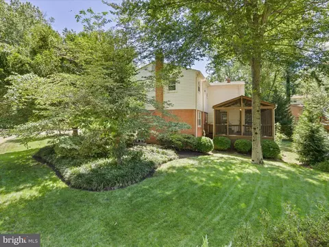 Exterior - 6632 Reynard Dr, Springfield, VA 22152 photo 7 of 8