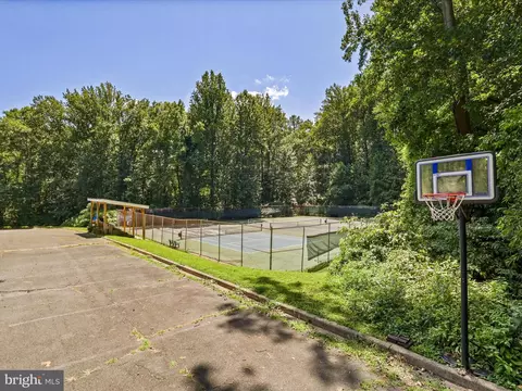 Exterior - 6632 Reynard Dr, Springfield, VA 22152 photo 8 of 8