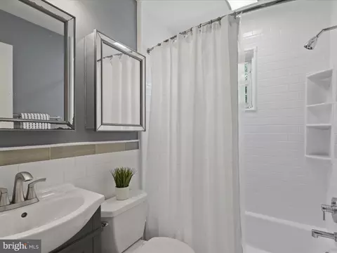 Bath - 6632 Reynard Dr, Springfield, VA 22152 photo 3 of 3