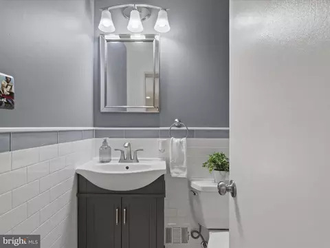 Bath - 6632 Reynard Dr, Springfield, VA 22152 photo 1 of 3