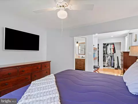 Bedroom - 6632 Reynard Dr, Springfield, VA 22152 photo 2 of 4