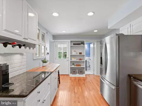 Entry Way - 6632 Reynard Dr, Springfield, VA 22152 photo 2 of 4