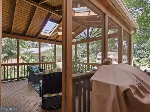 Exterior - 6632 Reynard Dr, Springfield, VA 22152 photo 4 of 8