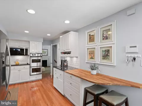 Kitchen - 6632 Reynard Dr, Springfield, VA 22152 photo 3 of 4