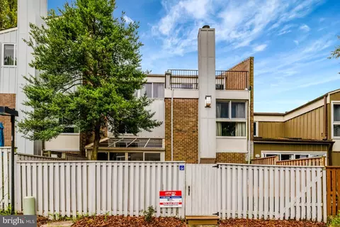 Exterior - 11408 Links Dr, Reston, VA 20190 photo 13 of 13