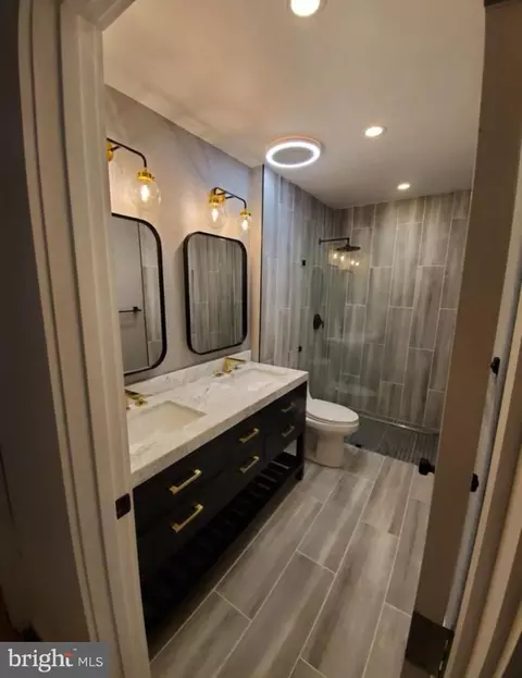 Bath - 11408 Links Dr, Reston, VA 20190 photo 3 of 5