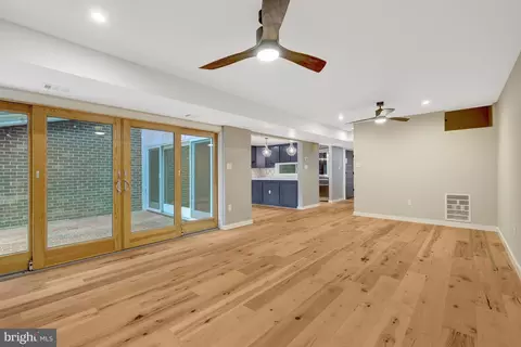 Living - 11408 Links Dr, Reston, VA 20190 photo 3 of 6