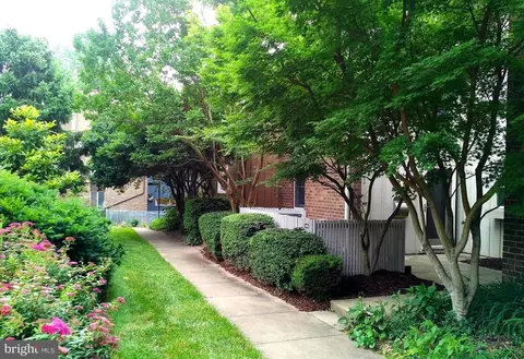 Exterior - 11408 Links Dr, Reston, VA 20190 photo 5 of 13