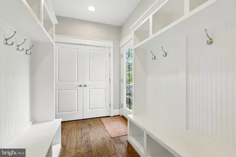 Entry Way - 8617 Dixie Pl, Mclean, VA 22102 photo 16 of 43