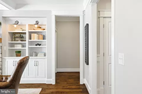 Entry Way - 8617 Dixie Pl, Mclean, VA 22102 photo 19 of 43